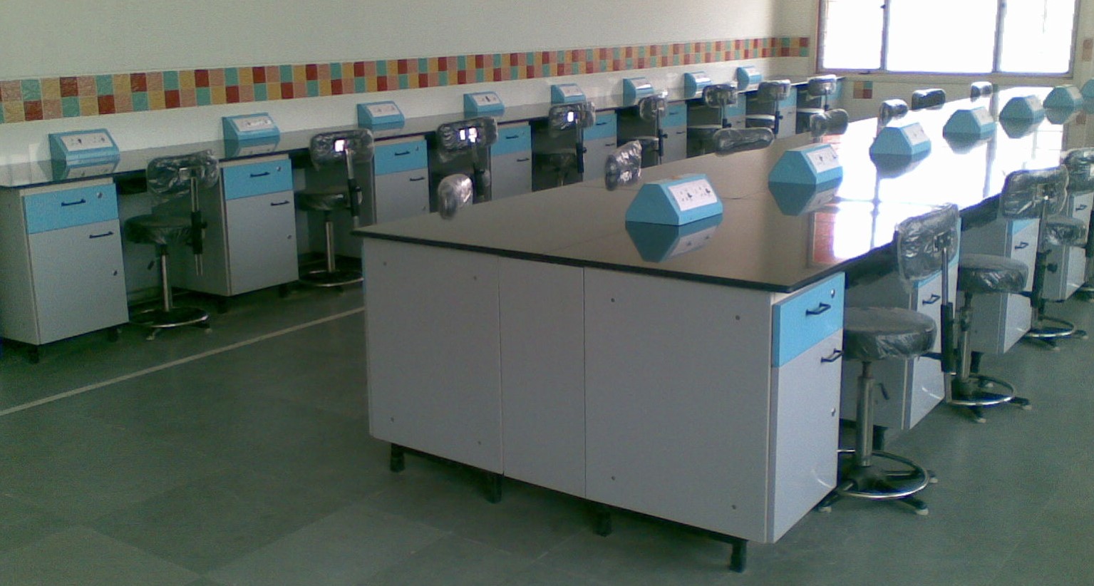 Computer Lab Furniture by I.S. LabCare Technologies